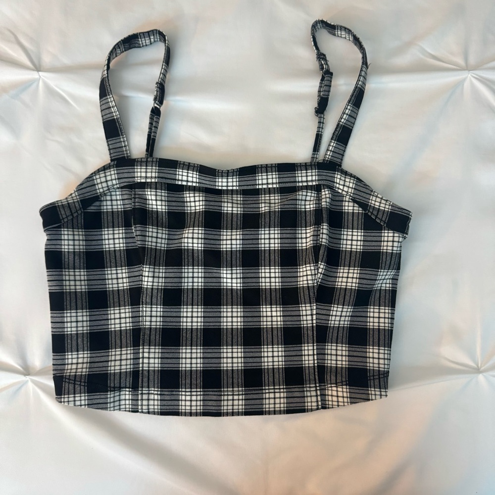 HOLISTER • Women’s Black and White Plaid Cropped Top Size- Small